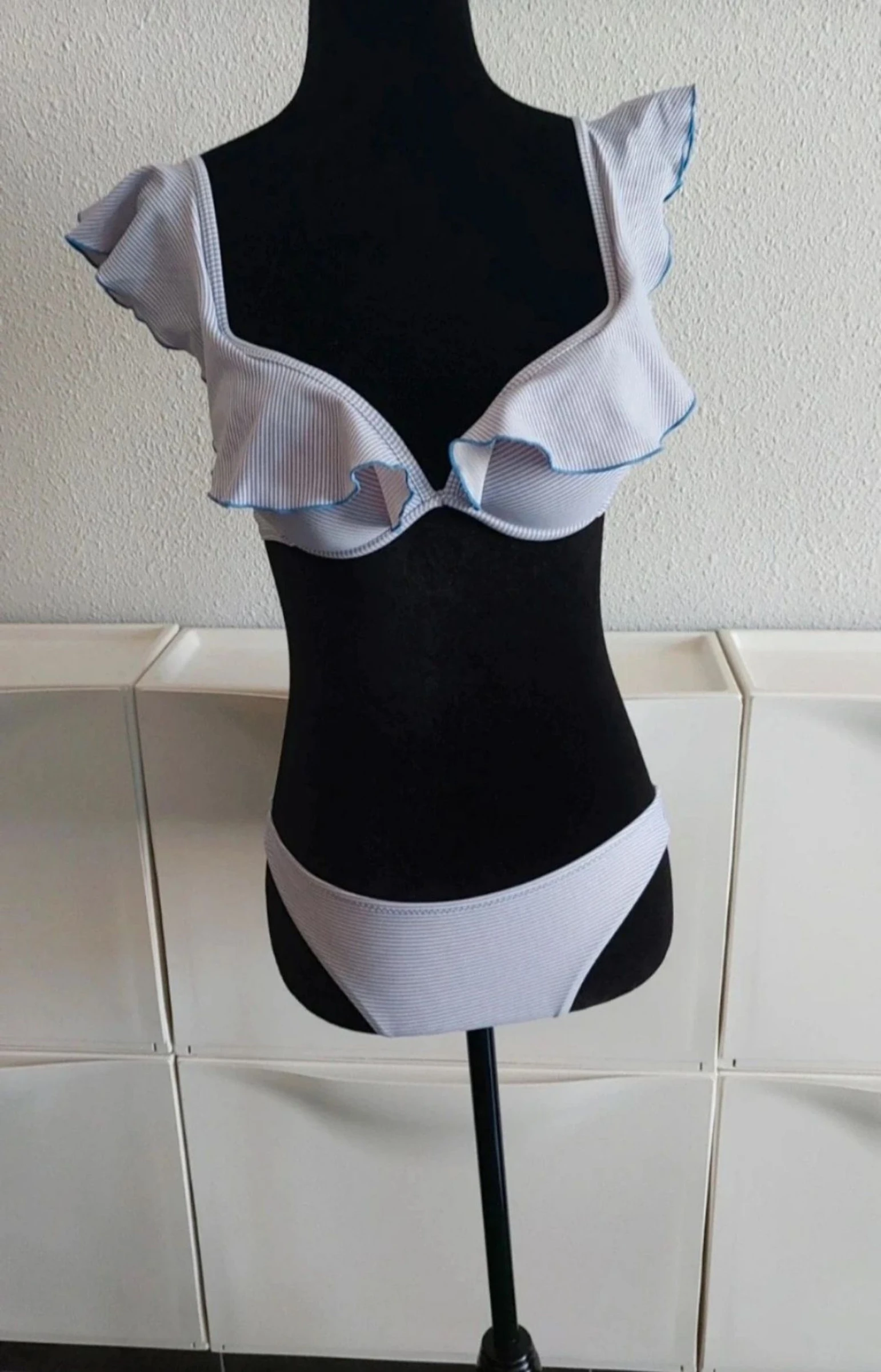 🏵bonito bikini de rayas con volantes talla 36🏵